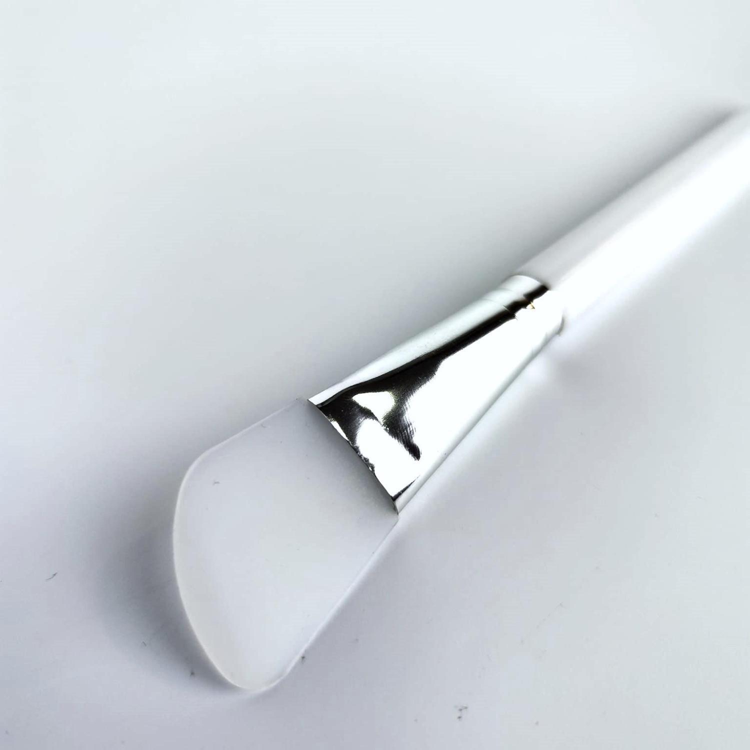 Кисть силиконовая, скошенная YP17180 5