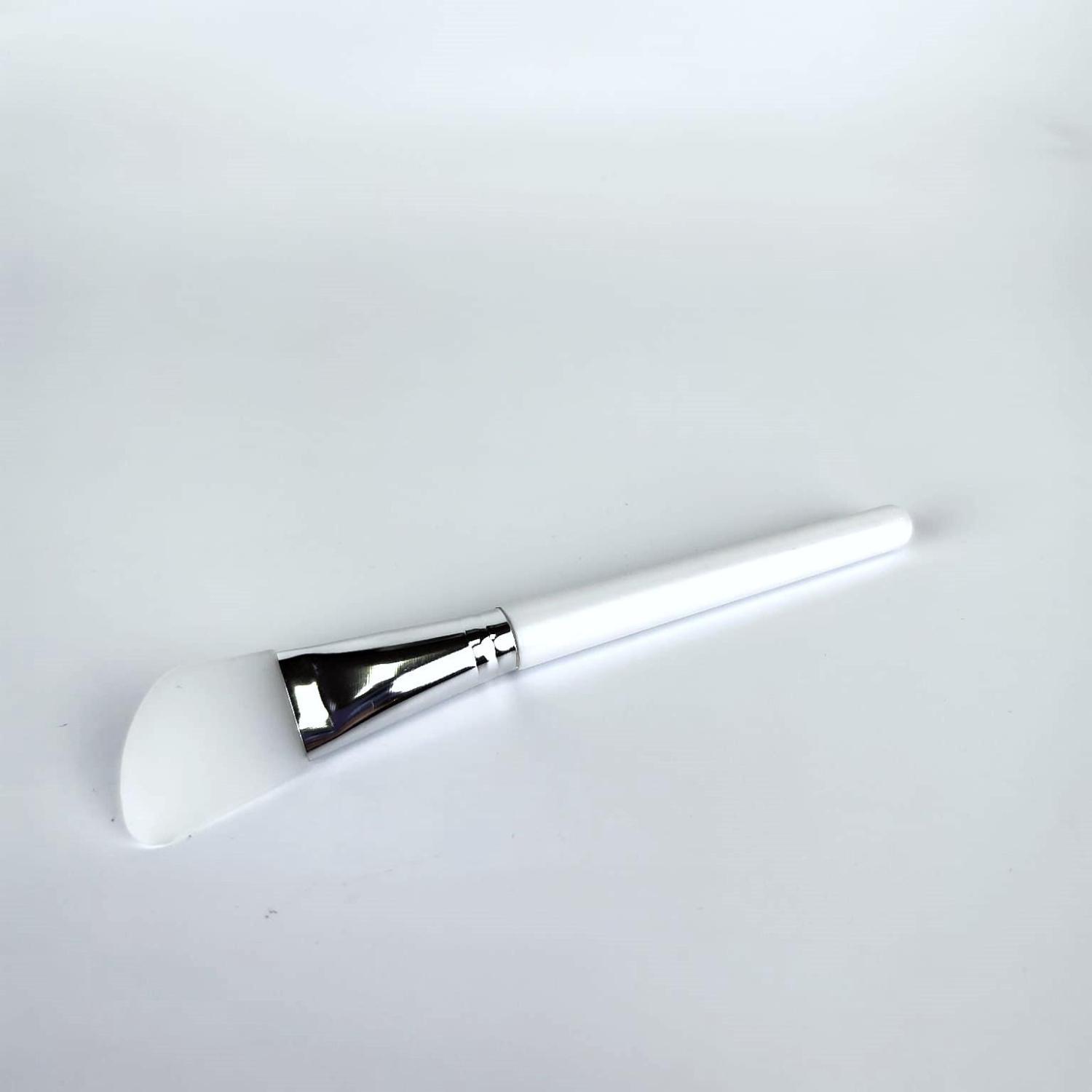 Кисть силиконовая, скошенная YP17180 6