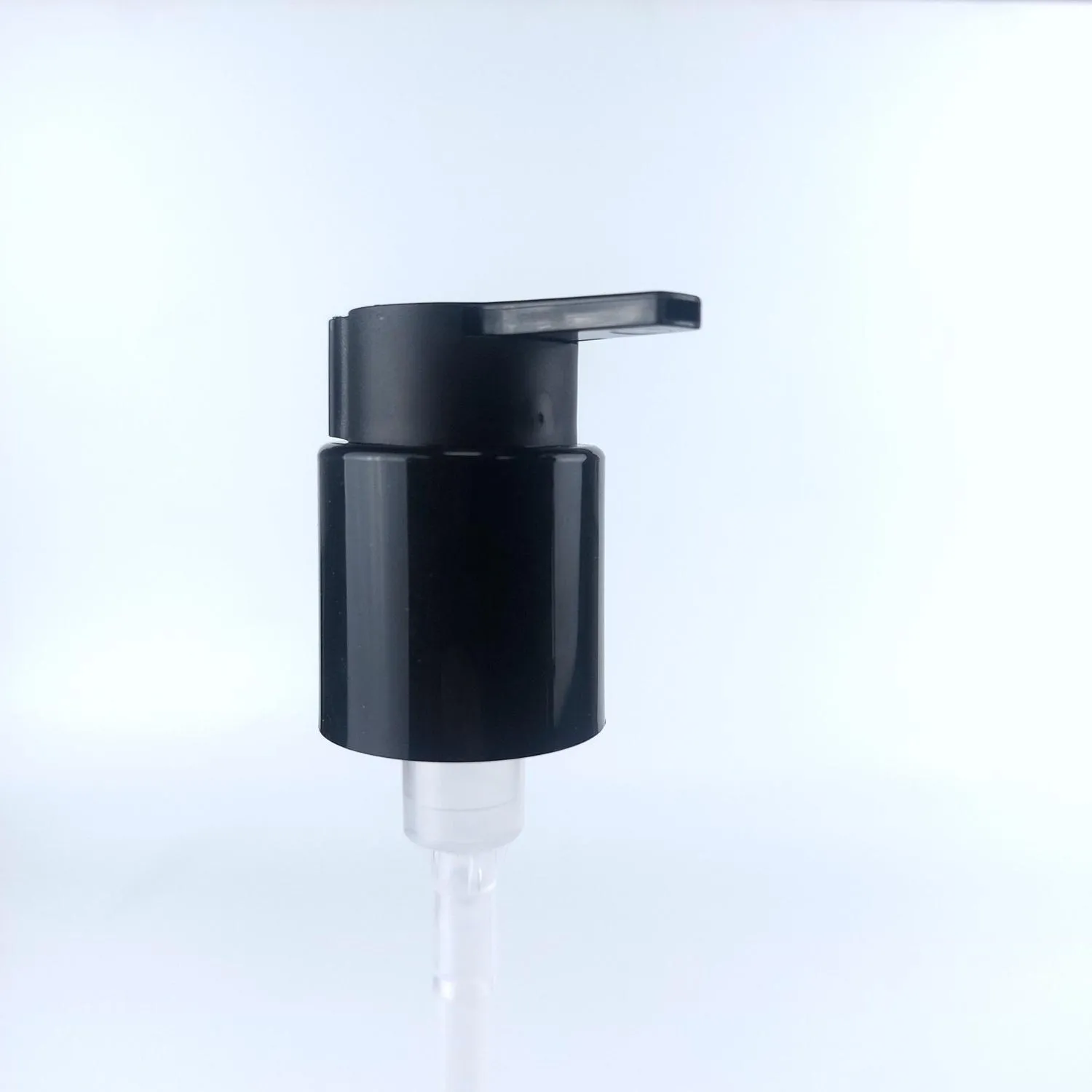 Дозатор 28/410 черный глянц., с матовой черной клипсой, бесконтактный, длина трубки в выдернутом состоянии 14,5 см, EF-R11 2