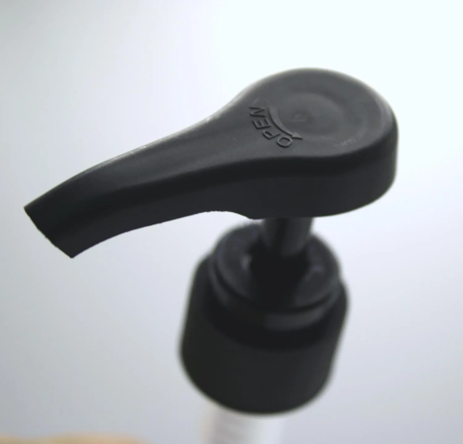 NEW_Дозатор 28/410 черный матовый с рифленой юбкой и поворотно-выкручивающимся механизмом, доза 3,5 мл, длина трубки 200 мм в выдернут. состоянии 2