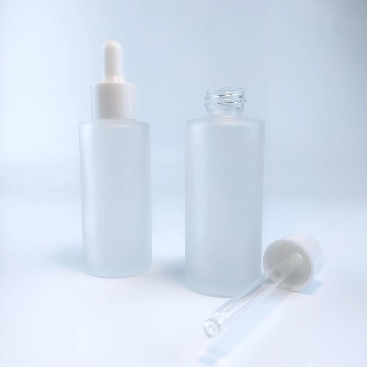 Флакон 50 мл стеклянный фростированный, 20/410, прямые плечи, d-3,7 см в комплекте с белой пипеткой 3
