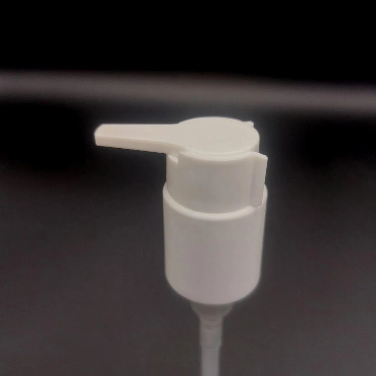 NEW_Дозатор 24/410 белый матовый, с матовой клипсой, бесконтактный, трубка 200мм (в выдернутом состоянии) 8