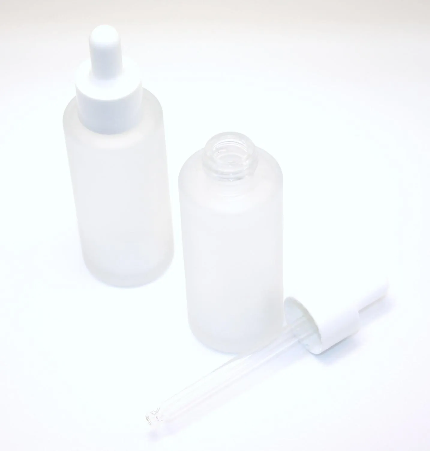 Флакон 50 мл стеклянный фростированный, 20/410, прямые плечи, d-3,7 см в комплекте с белой пипеткой 5