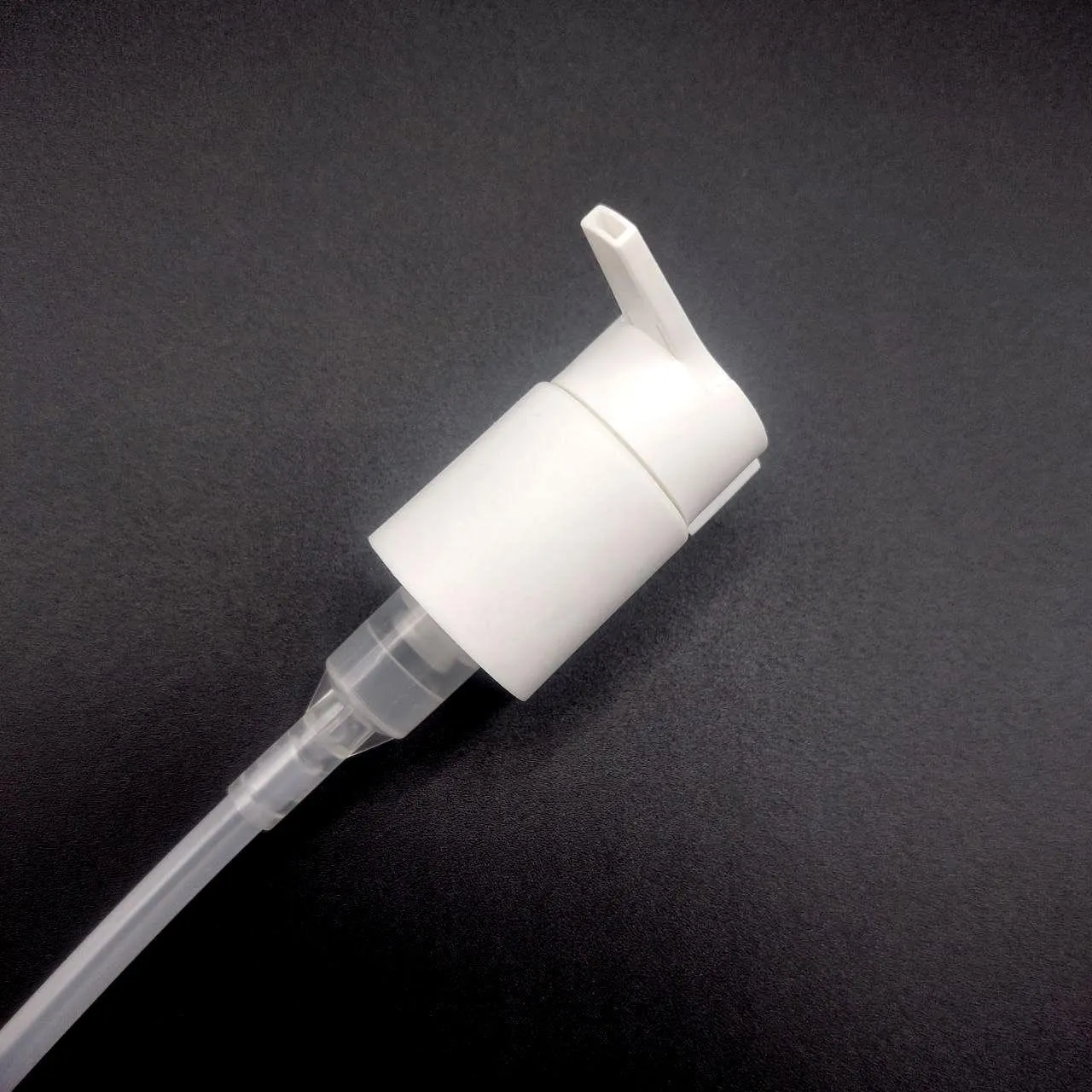 NEW_Дозатор 24/410 белый матовый, с матовой клипсой, бесконтактный, трубка 200мм (в выдернутом состоянии) 5